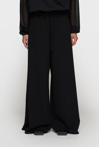 Spodnie o bardzo szerokim kroju w jednolitym czarnym kolorze