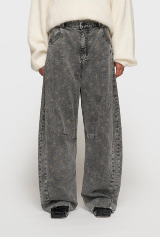 Jeansy fasonie straight leg w szarym kolorze z nadrukiem