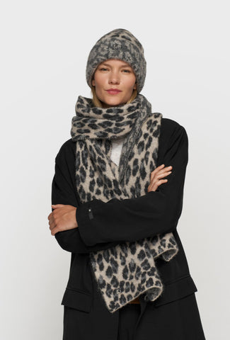 Ciepły szal z modnym zwierzęcym printem