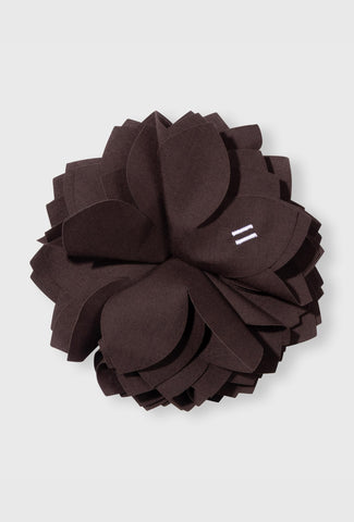 Ciemnobrązowa duża materiałowa ozdobna spinka-kwiat z klipsem