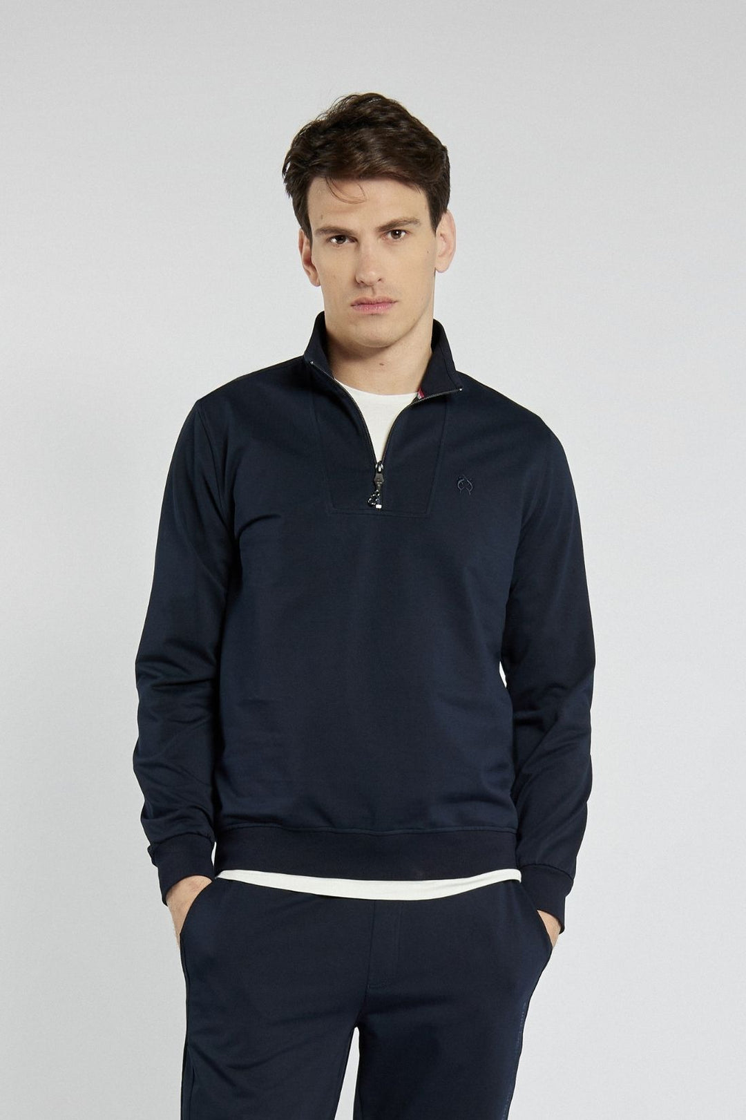 Stylowy komplet dresowy Campione w miejskim stylu