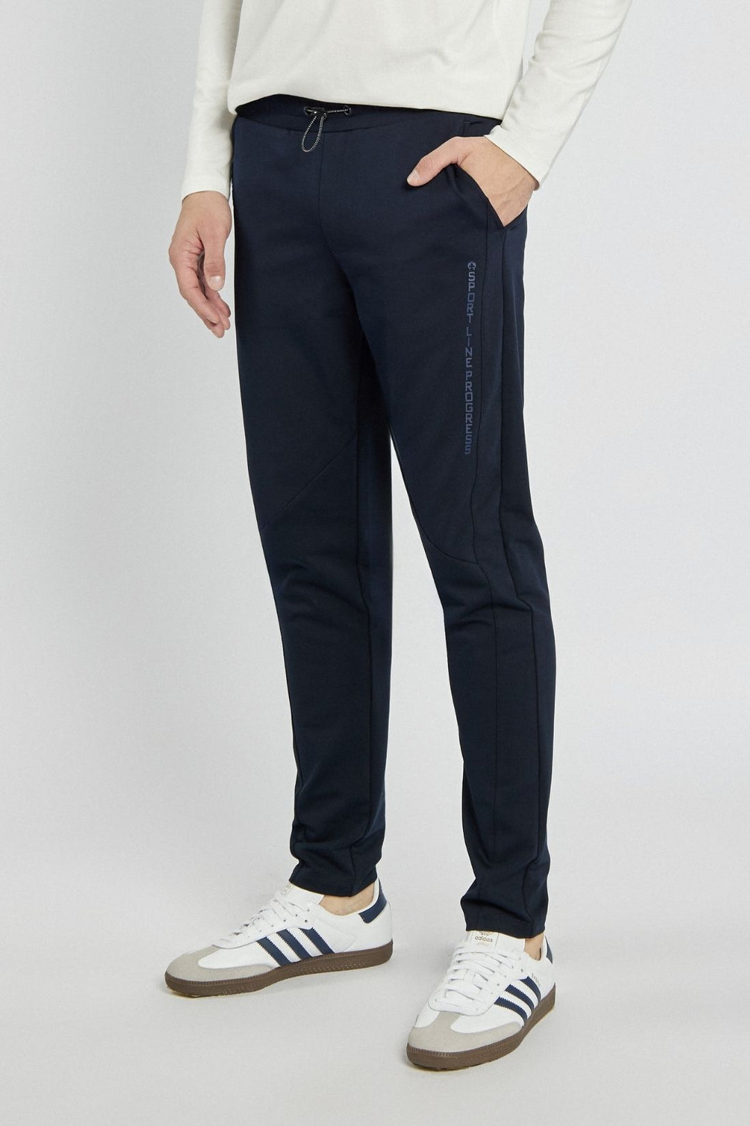 Stylowy komplet dresowy Campione w miejskim stylu