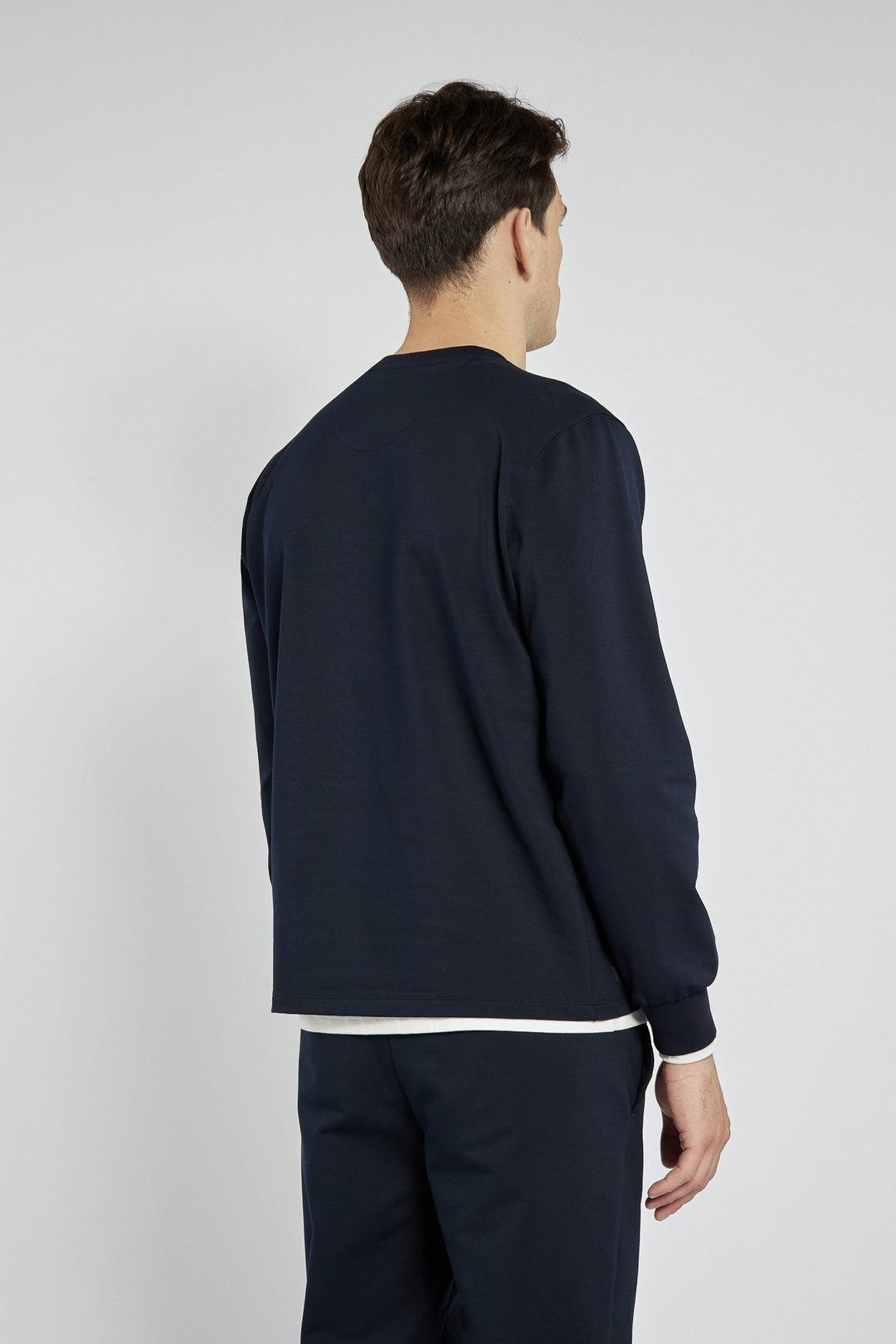 Granatowy komplet dresowy w miejskim stylu