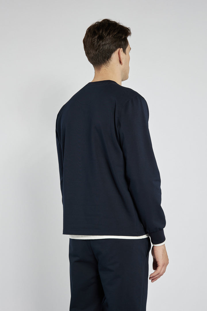 Granatowy komplet dresowy w miejskim stylu