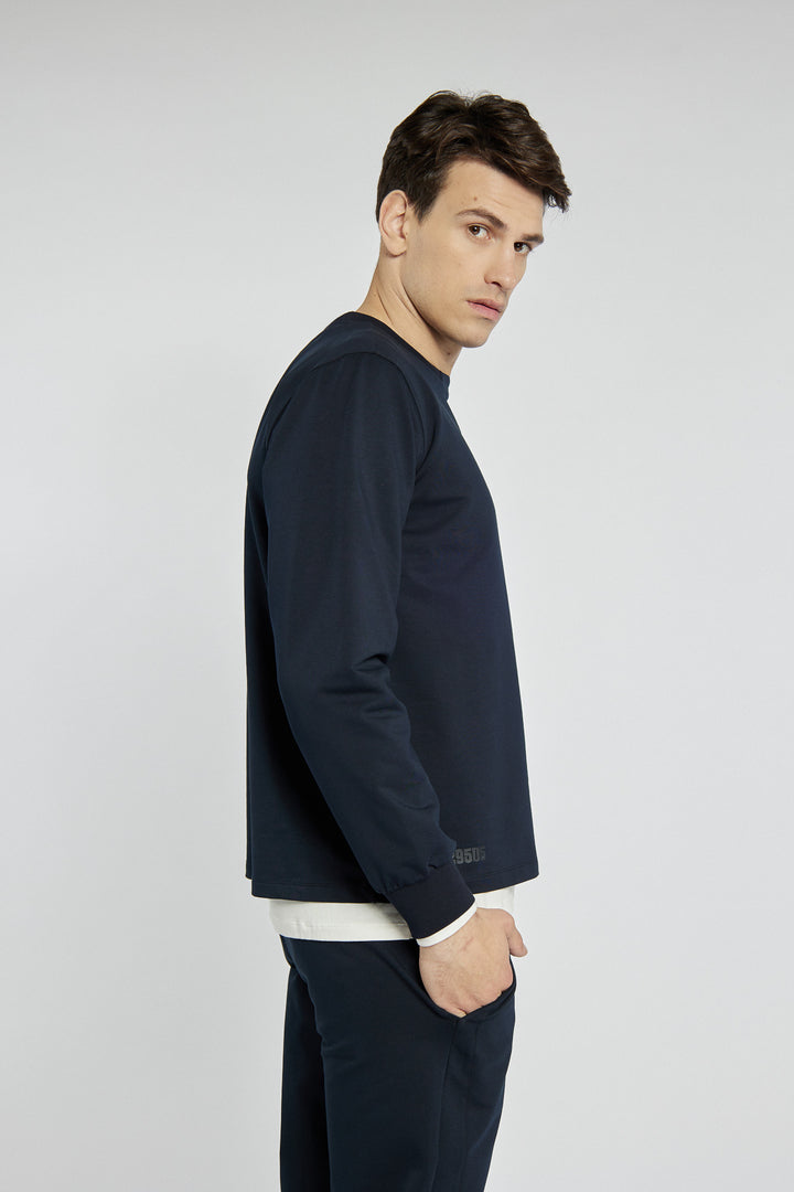 Granatowy komplet dresowy w miejskim stylu