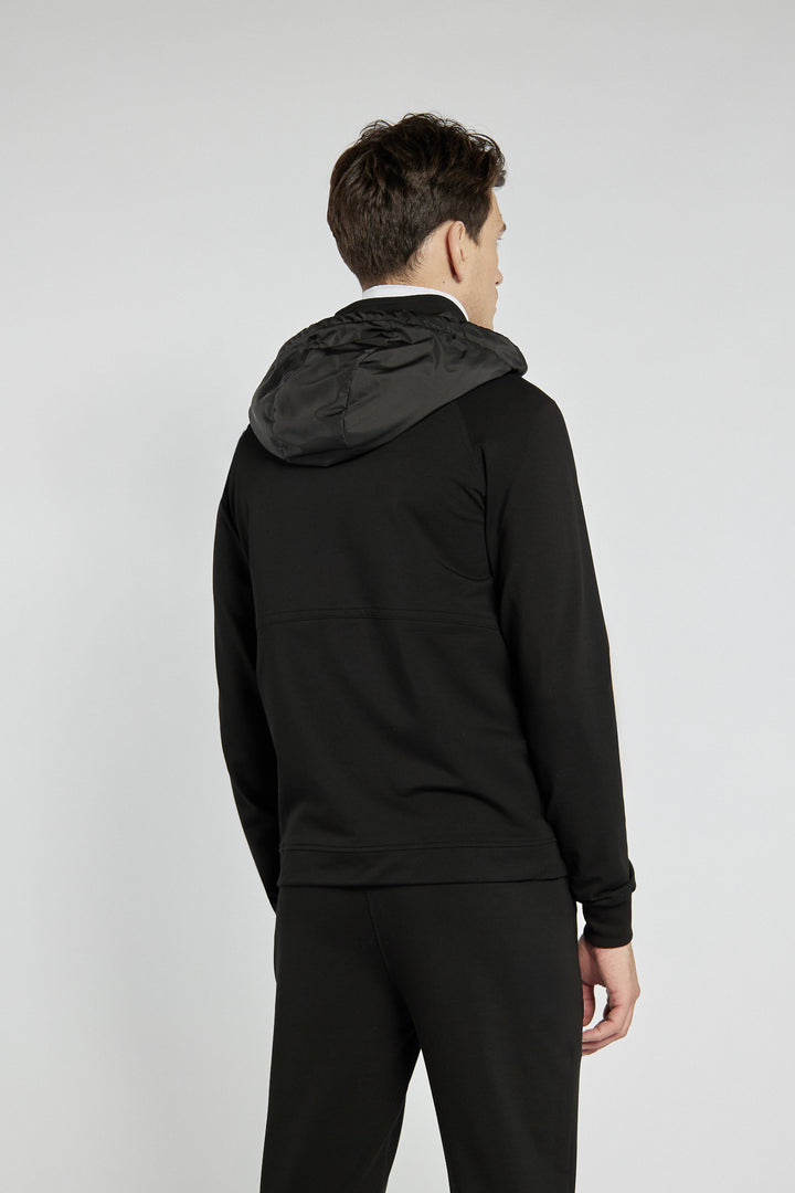 Czarny komplet dresowy w sportowym stylu