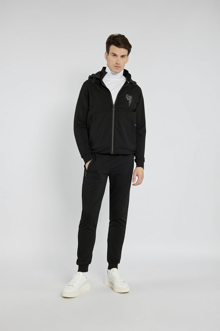 Czarny komplet dresowy w sportowym stylu