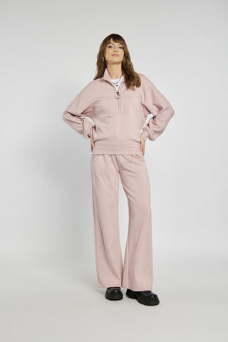 Stylowy komplet dresowy w pudroworóżowym kolorze