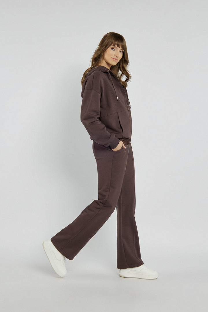 Sportowy komplet bluza i spodnie w brązowym kolorze