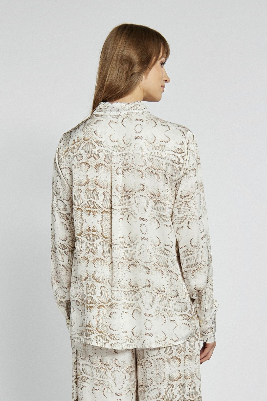 Komplet koszula i zwiewne spodnie ze zwierzęcym printem