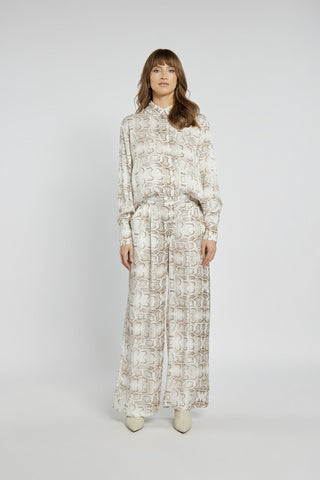 Komplet koszula i zwiewne spodnie ze zwierzęcym printem