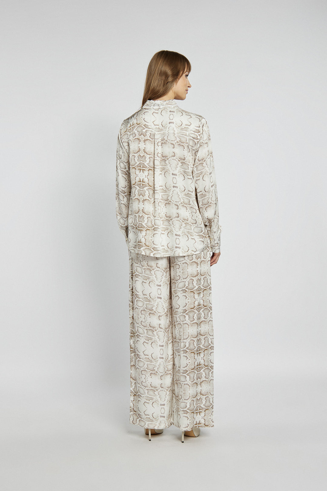 Komplet koszula i zwiewne spodnie ze zwierzęcym printem