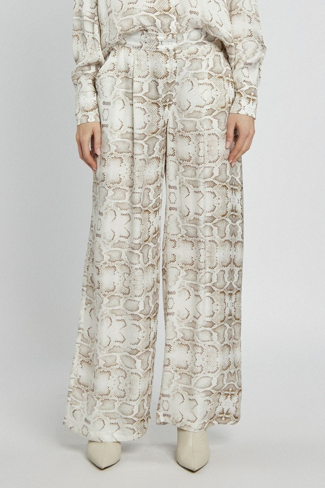 Komplet koszula i zwiewne spodnie ze zwierzęcym printem