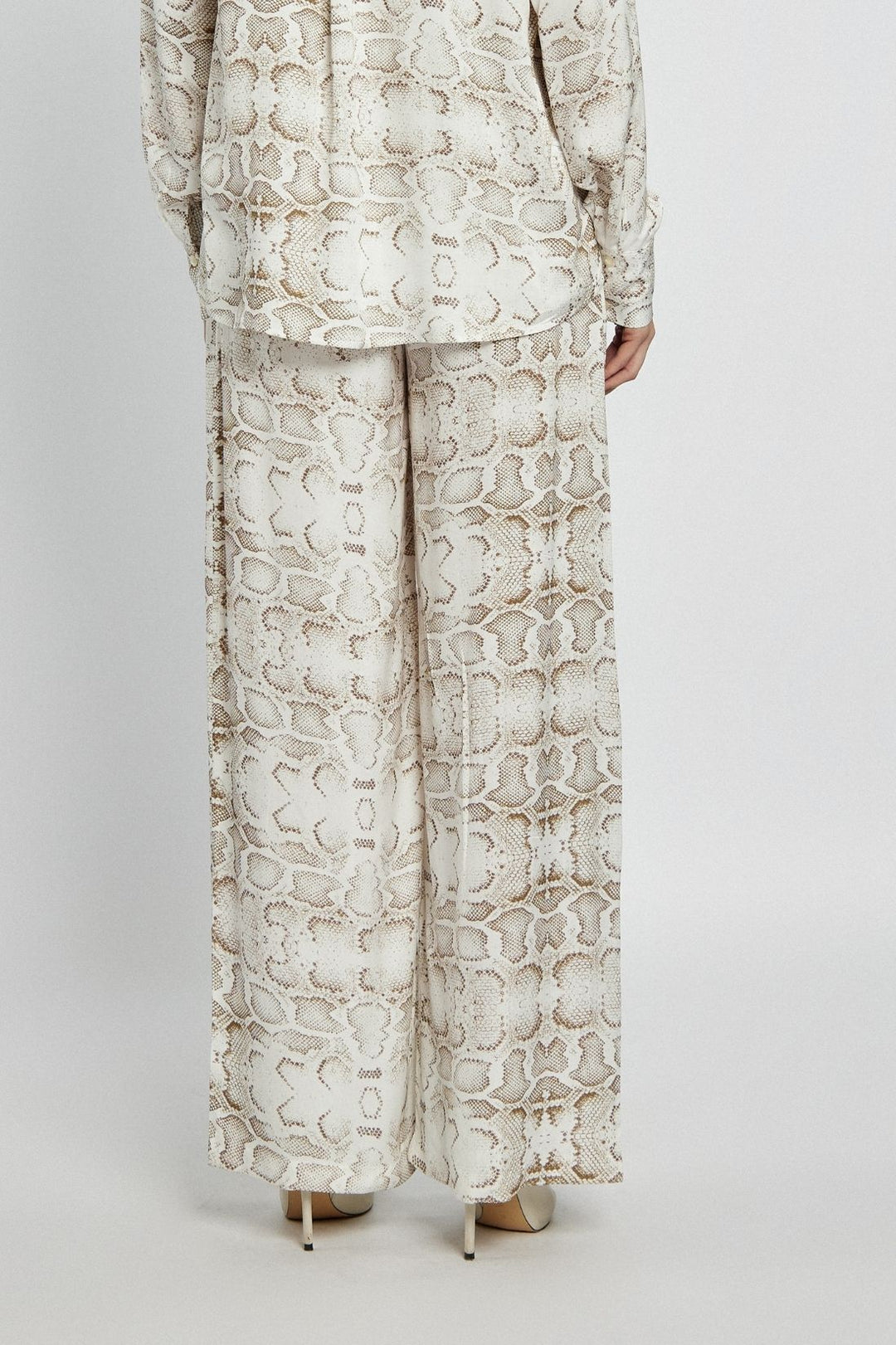 Komplet koszula i zwiewne spodnie ze zwierzęcym printem