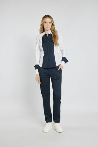 Elegancki komplet składający się z koszuli i spodni