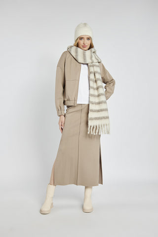 Beżowy komplet dresowy z bluzą bomberką i spódnicą maxi