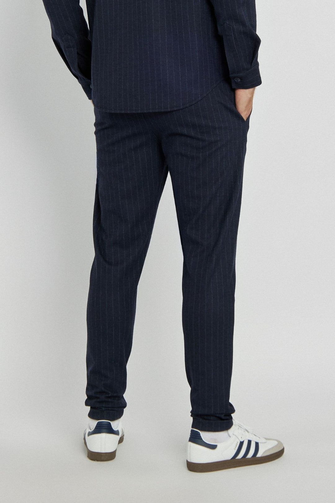 Stylowy komplet męski w casualowym stylu