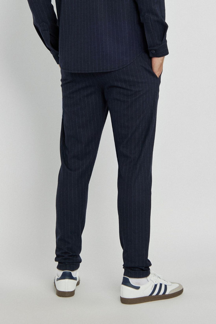 Stylowy komplet męski w casualowym stylu