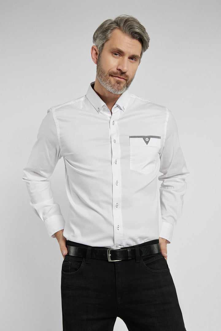 Klasyczny komplet składający się z koszuli, bluzy i spodni