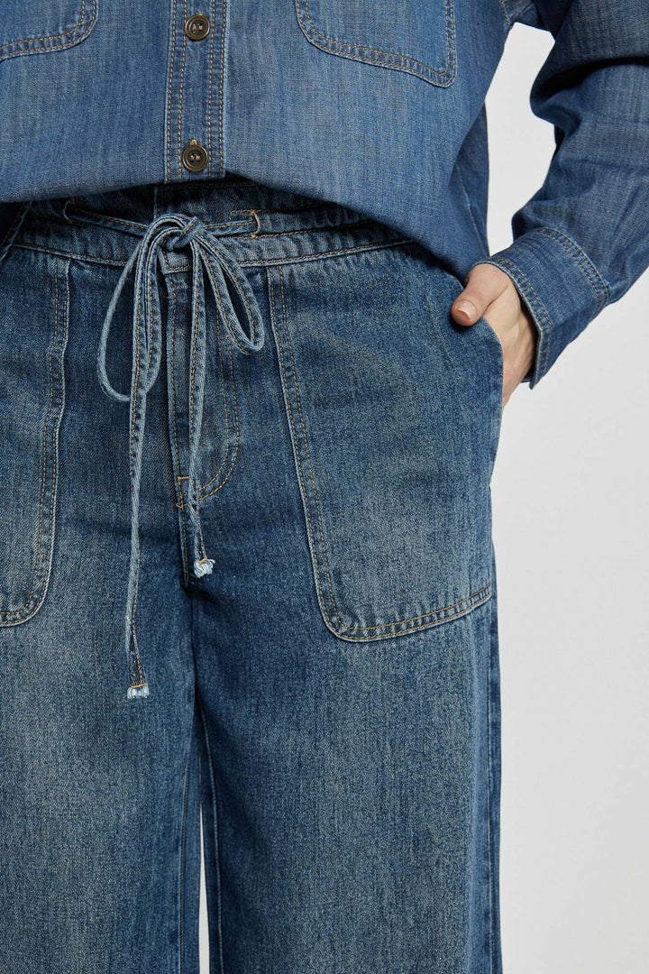 Jeansowy komplet koszula i spodnie w granatowym kolorze