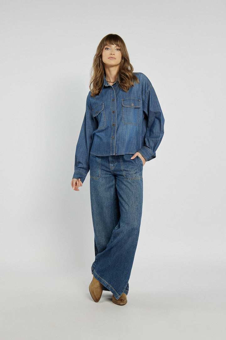 Jeansowy komplet koszula i spodnie w granatowym kolorze