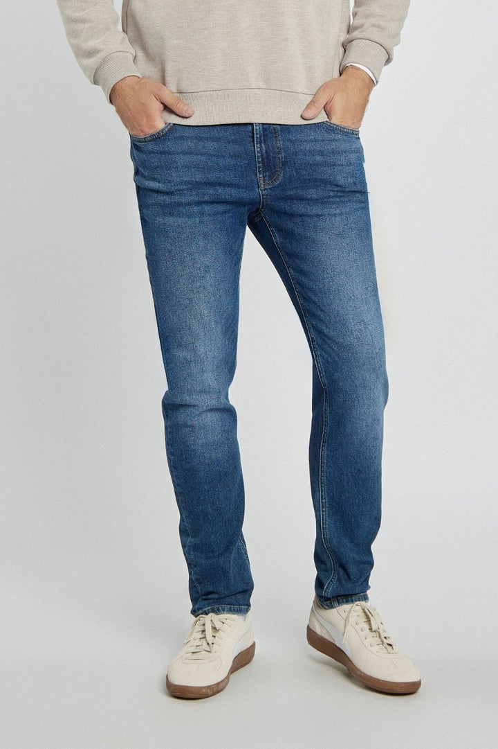 Komplet na co dzień sweter i spodnie jeansowe