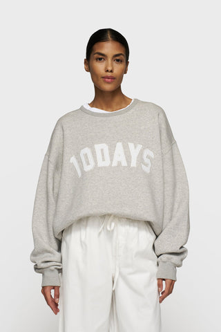 Klasyczna bluza oversize w kolorze szarym z dużym logo 10DAYS