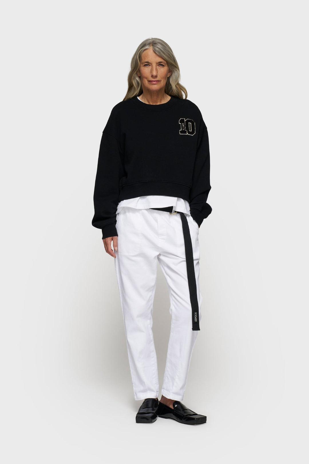Nierozpinana bluza w czarnym kolorze z logo marki