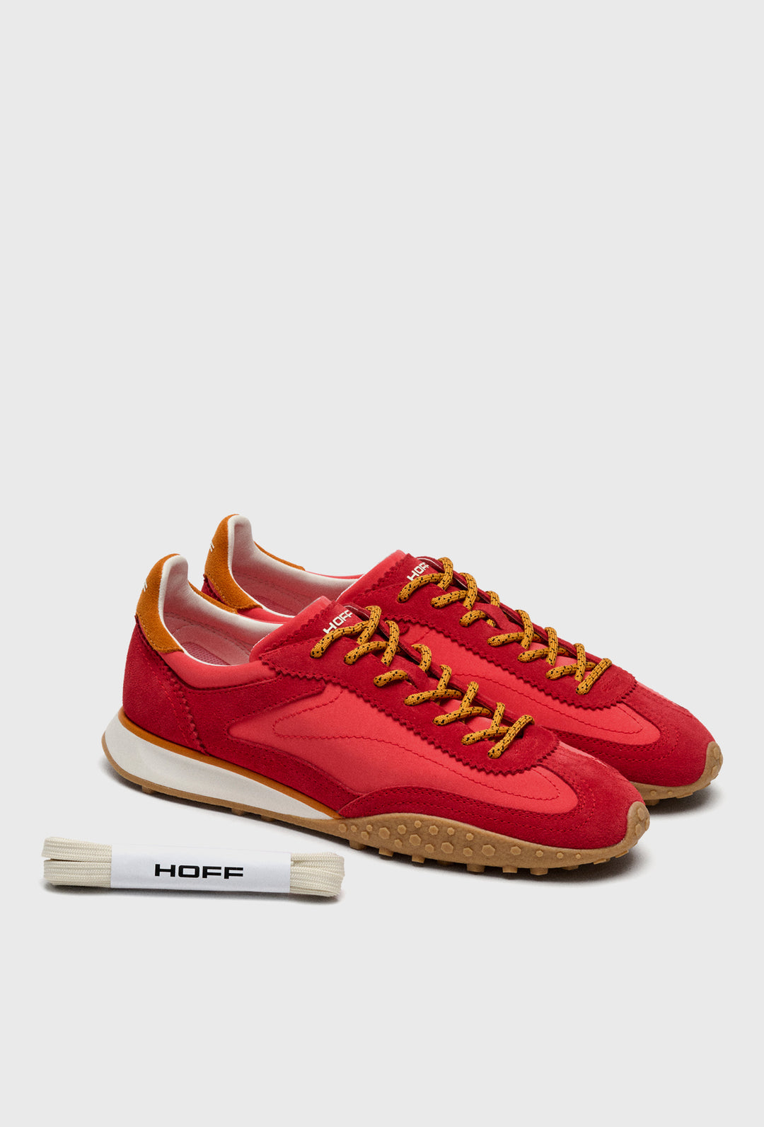 Koralowe sneakersy trailowe