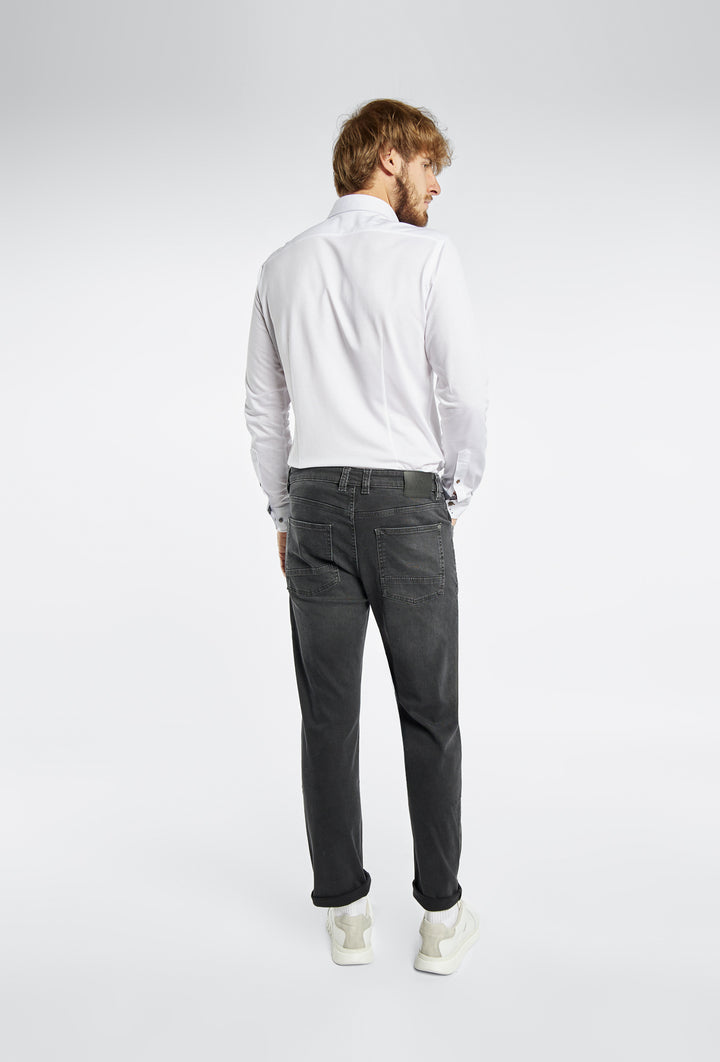 Biała koszula męska z kontrastowymi guzikami