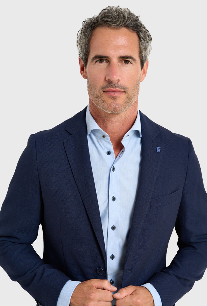 Jasnoniebieska koszula męska o strukturze jodełki