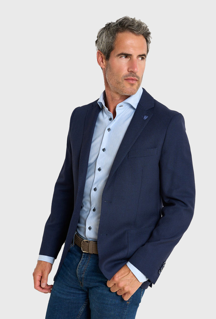 Jasnoniebieska koszula męska o strukturze jodełki