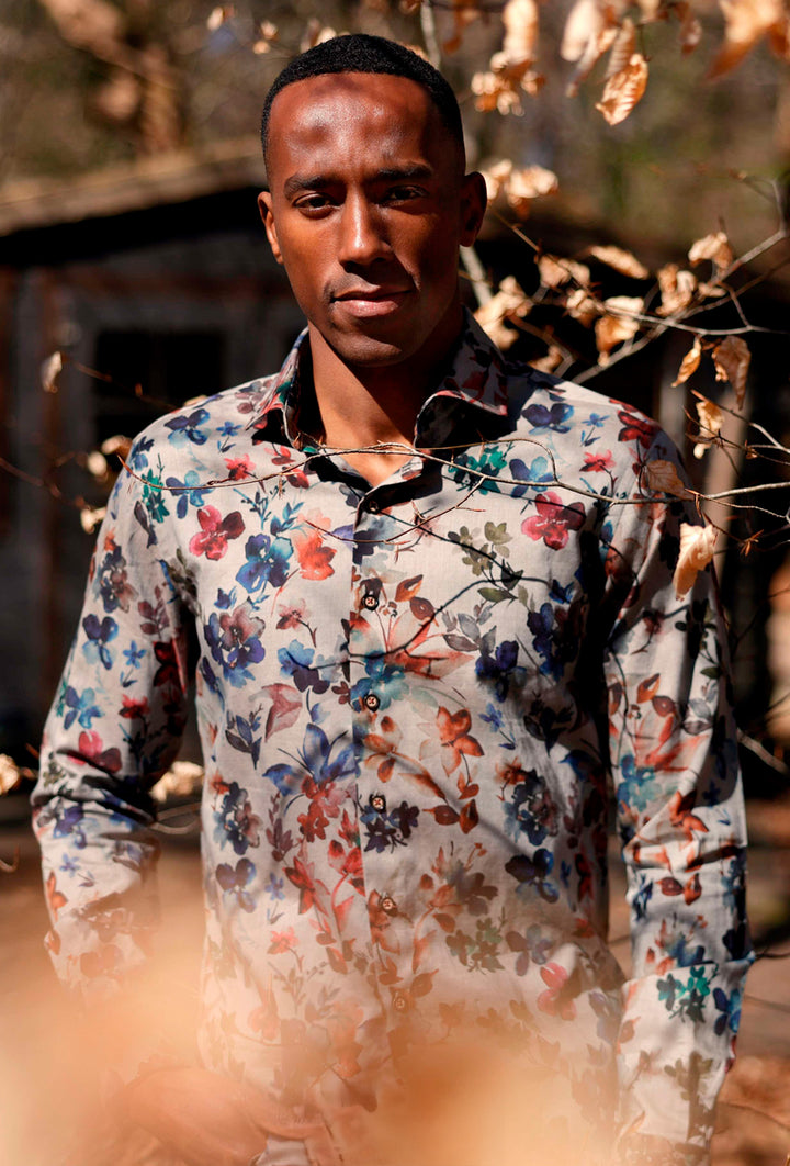 Szara koszula męska w kwiatowy wzór w odcieniach jesieni