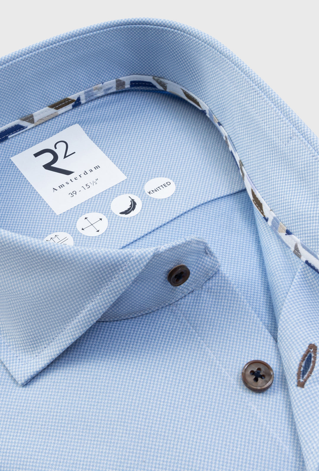 Jasnoniebieska koszula męska z dzianiny o strukturze drobnej piki