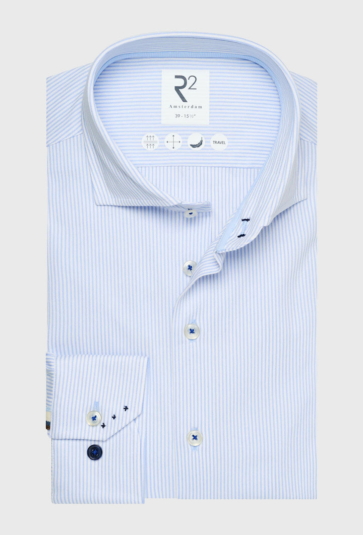 Biało-niebieska koszula męska w cienkie pionowe paski