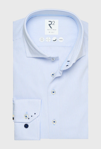 Biało-niebieska koszula męska w cienkie pionowe paski