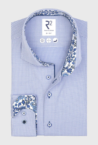 Niebieska koszula męska z kwiatowym wykończeniem stójki