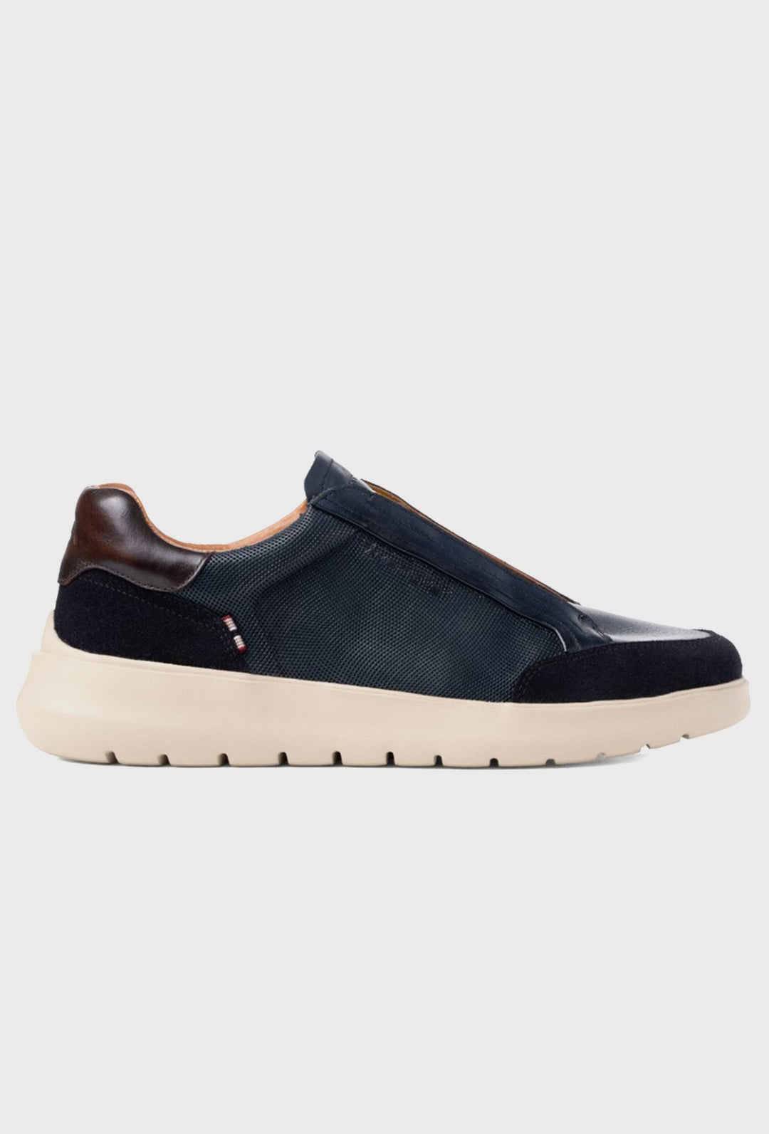 Granatowe sneakersy z kontrastową podeszwą Ambitious