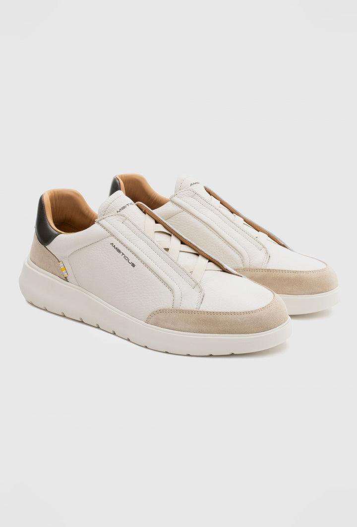 Nowoczesne sneakersy slip-on z panelami z zamszu