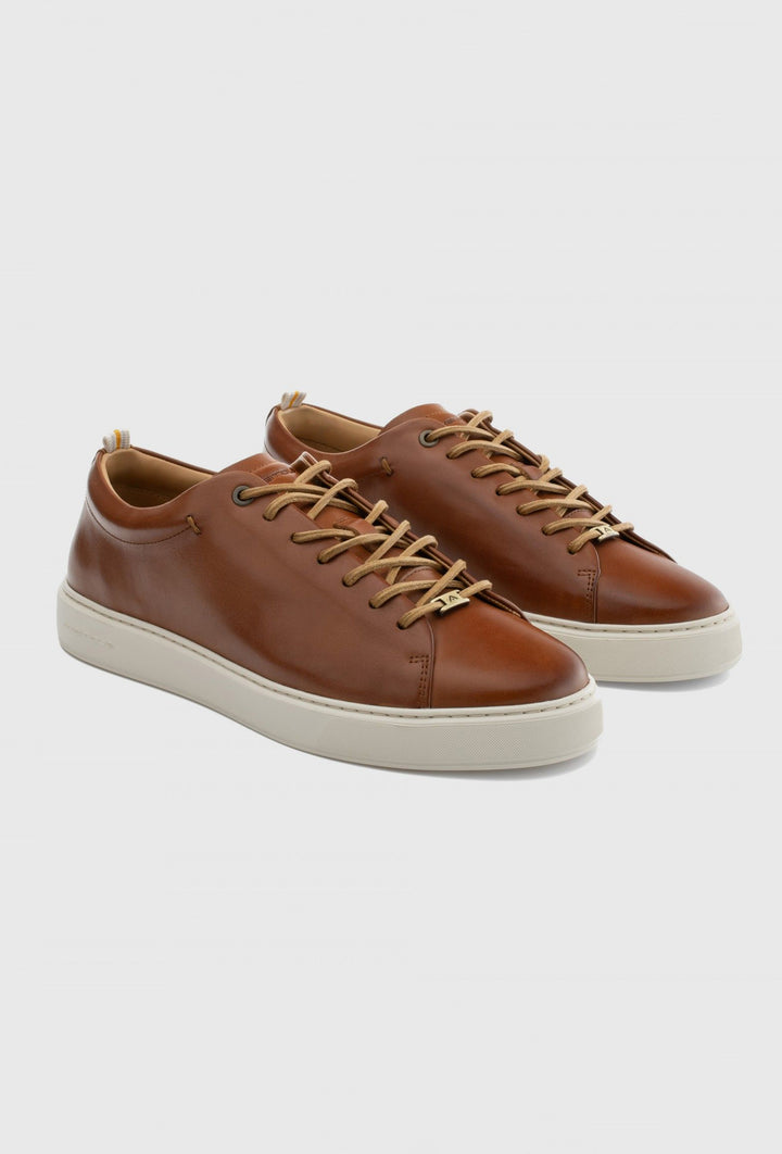 Klasyczne skórzane sneakersy męskie w kolorze koniakowym