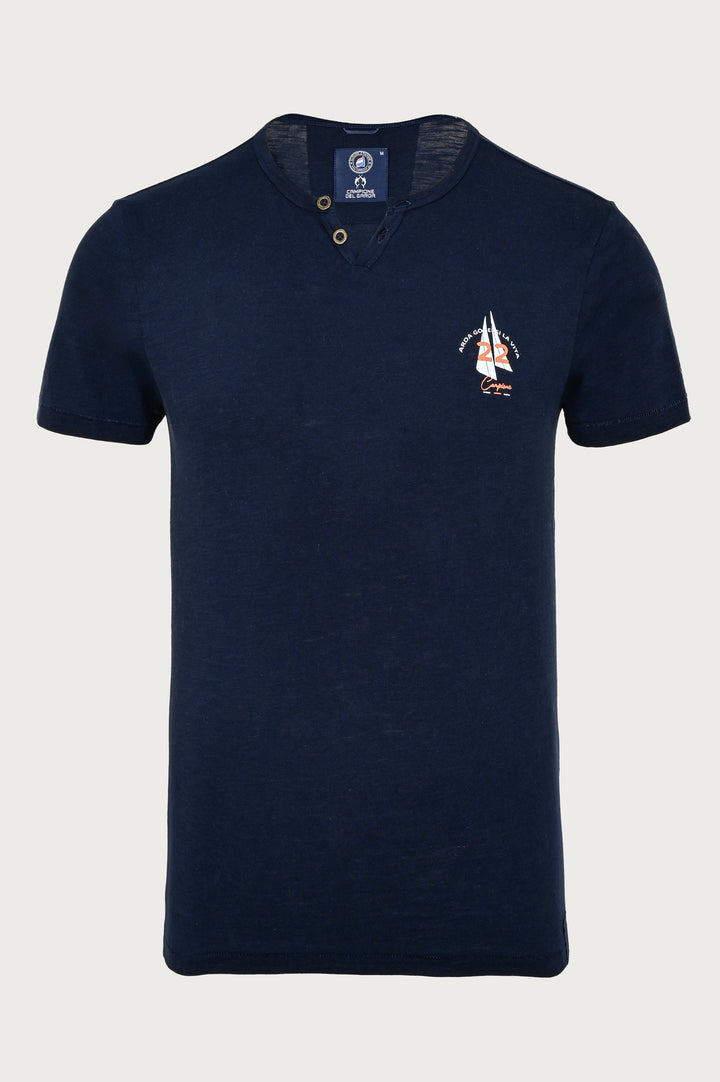 Granatowy t-shirt z krótkim rękawem, nadrukiem i zdobnymi guziczkami
