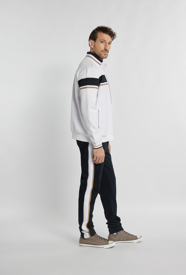 Stylowy dres z modnymi lampasami