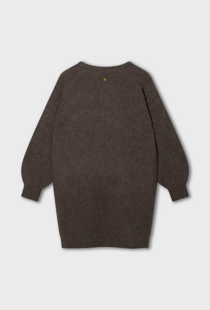 Brązowy sweter z kontrastowym napisem z tyłu