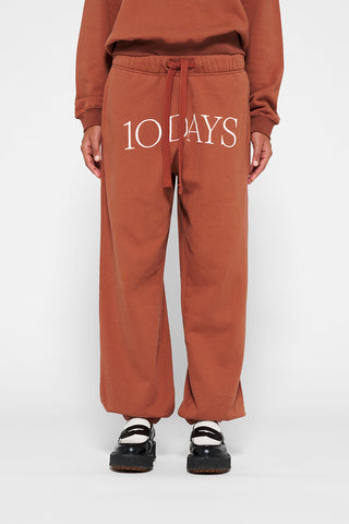 Bawełniane joggery o fasonie oversize z dużym logo