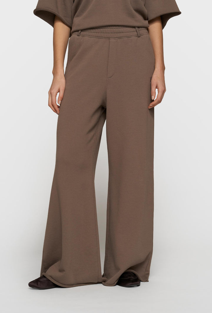 Spodnie damskie w ciepłym czekoladowym kolorze