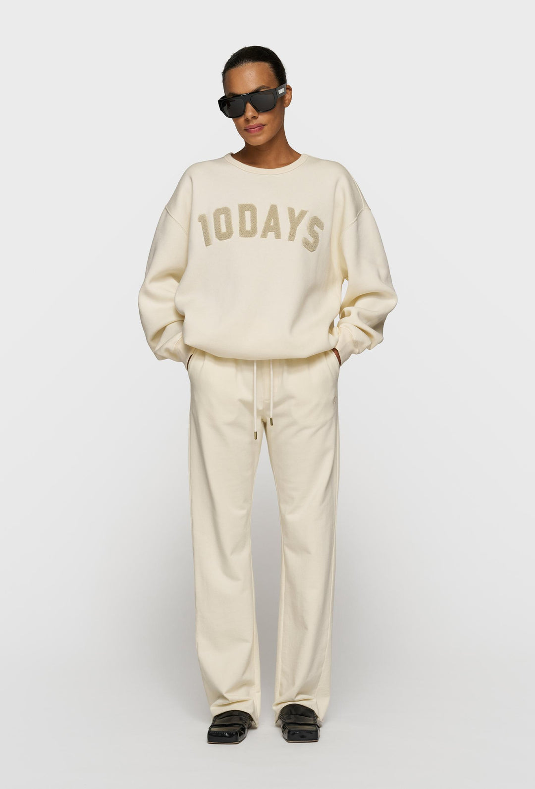 Komfortowe spodnie z kolorze kremowym