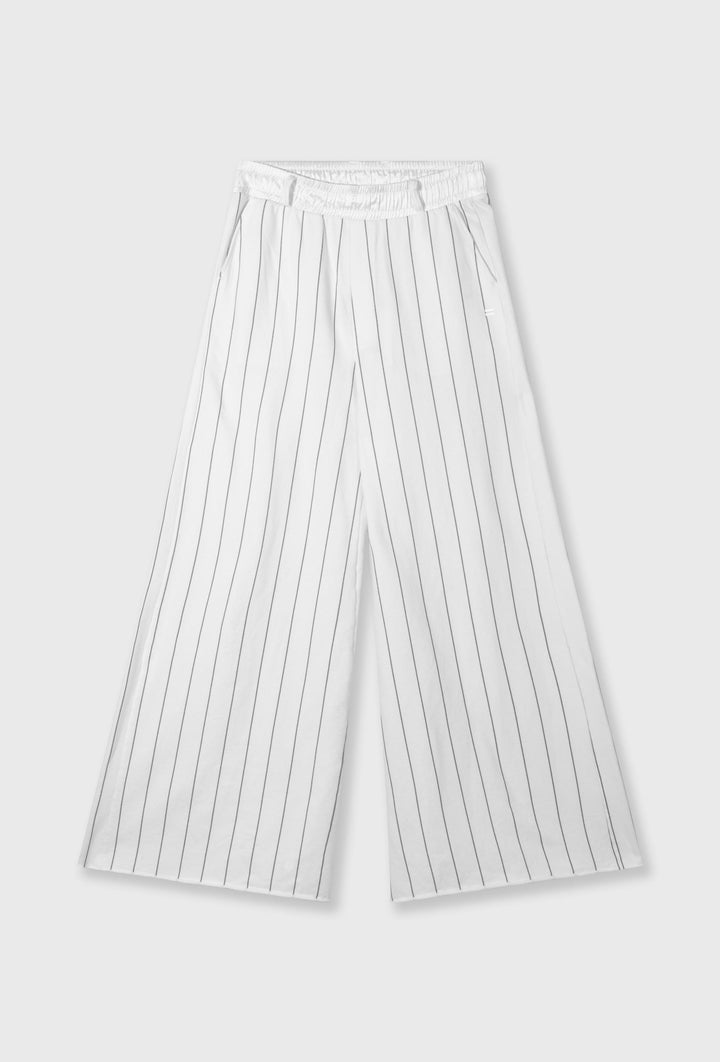 Kremowe spodnie dzianinowe palazzo w pionowy prążek