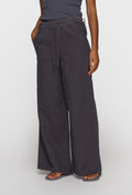 Granatowe spodnie damskie z szeroką nogawką 10DAYS