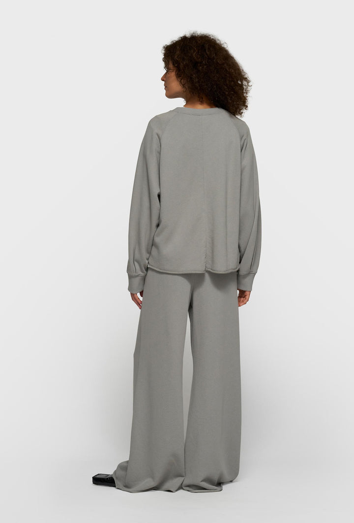 Spodnie dresowe wide leg z dekoracyjnym pasem