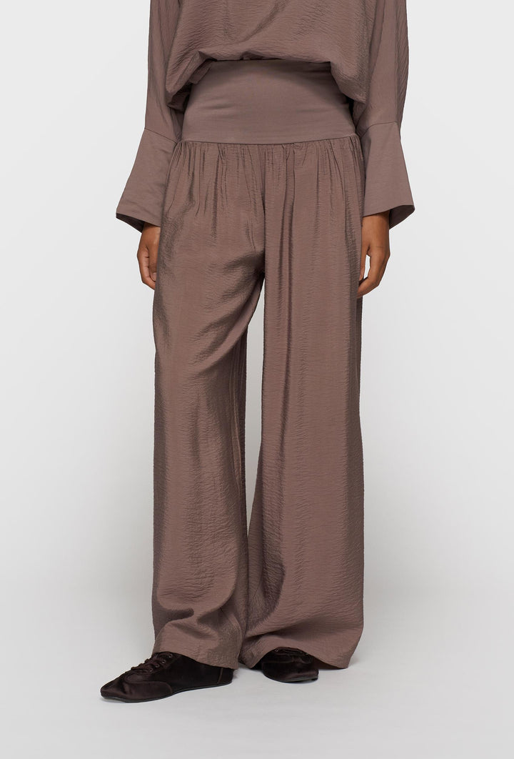 Wygodne spodnie culotte w kolorze taupe